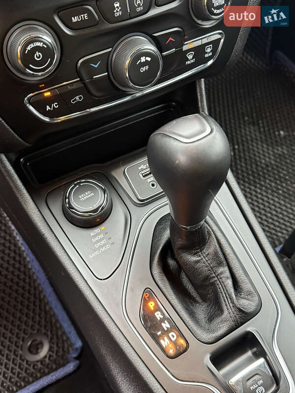 Внедорожник / Кроссовер Jeep Cherokee 2020 в Киеве