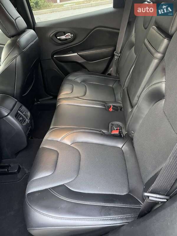 Внедорожник / Кроссовер Jeep Cherokee 2019 в Харькове