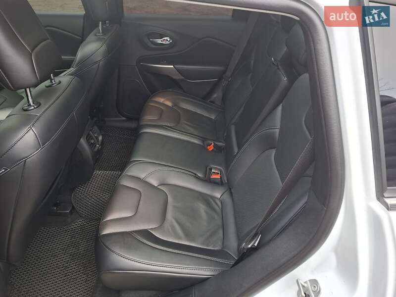 Внедорожник / Кроссовер Jeep Cherokee 2021 в Черкассах