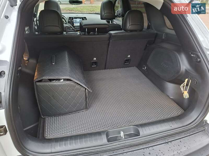 Внедорожник / Кроссовер Jeep Cherokee 2021 в Черкассах