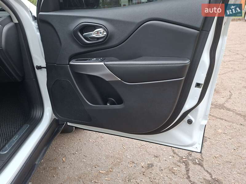 Внедорожник / Кроссовер Jeep Cherokee 2021 в Черкассах