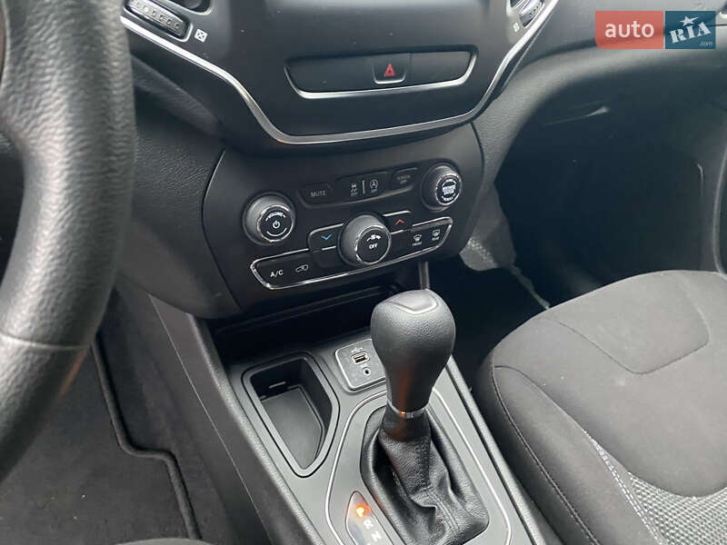 Позашляховик / Кросовер Jeep Cherokee 2020 в Києві фото 14 Позашляховик / Кросовер Jeep Cherokee 2020 в Києві