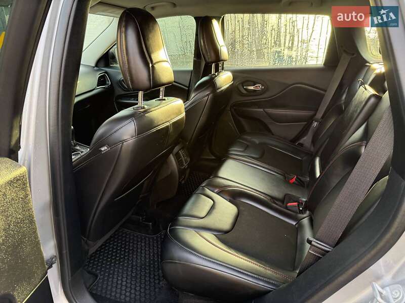 Внедорожник / Кроссовер Jeep Cherokee 2019 в Харькове фото 24 Внедорожник / Кроссовер Jeep Cherokee 2019 в Харькове