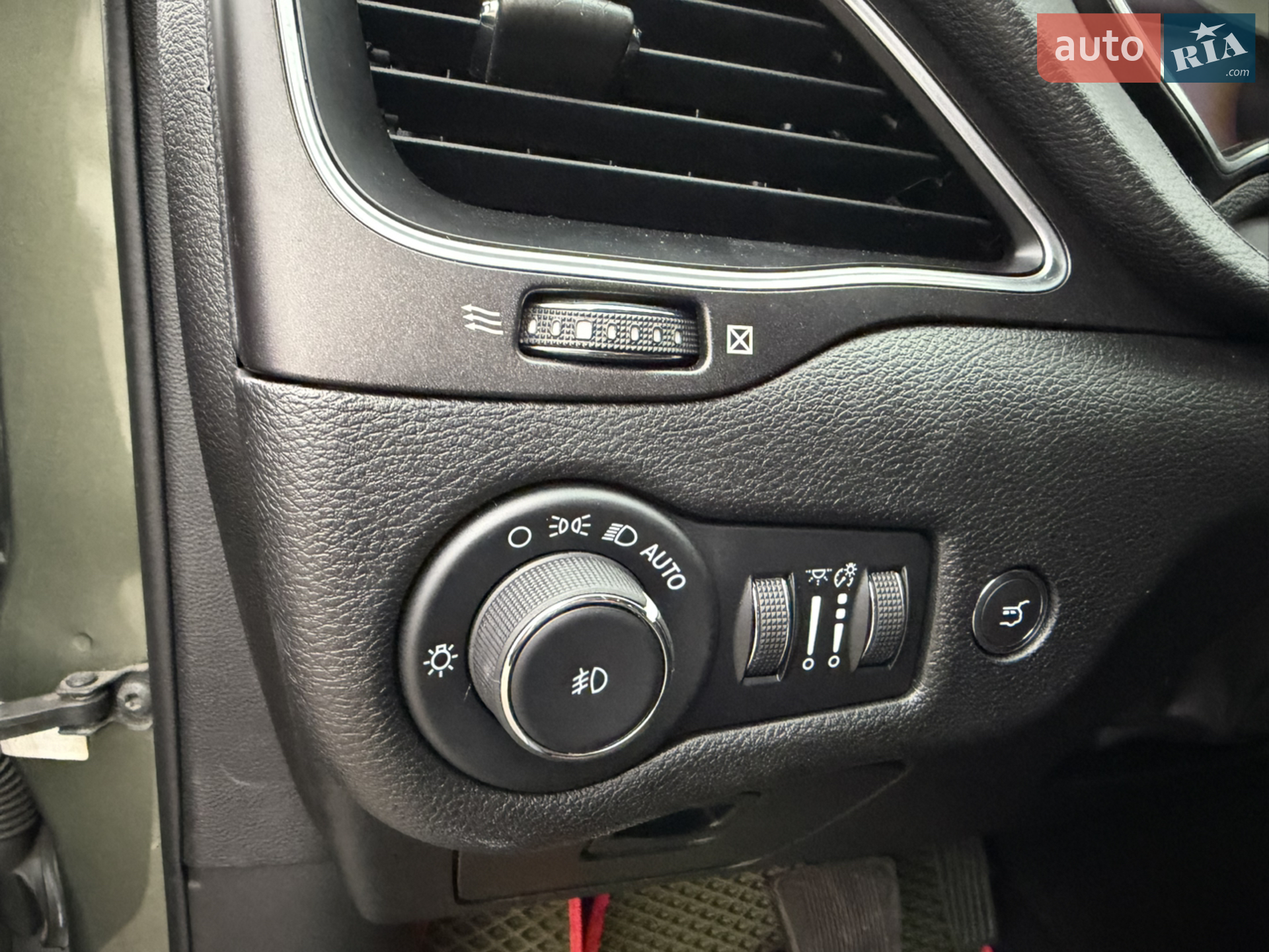 Jeep Cherokee 2020 VIN 1C4PJMBX2MD172963 фото оголошення 32 з 51