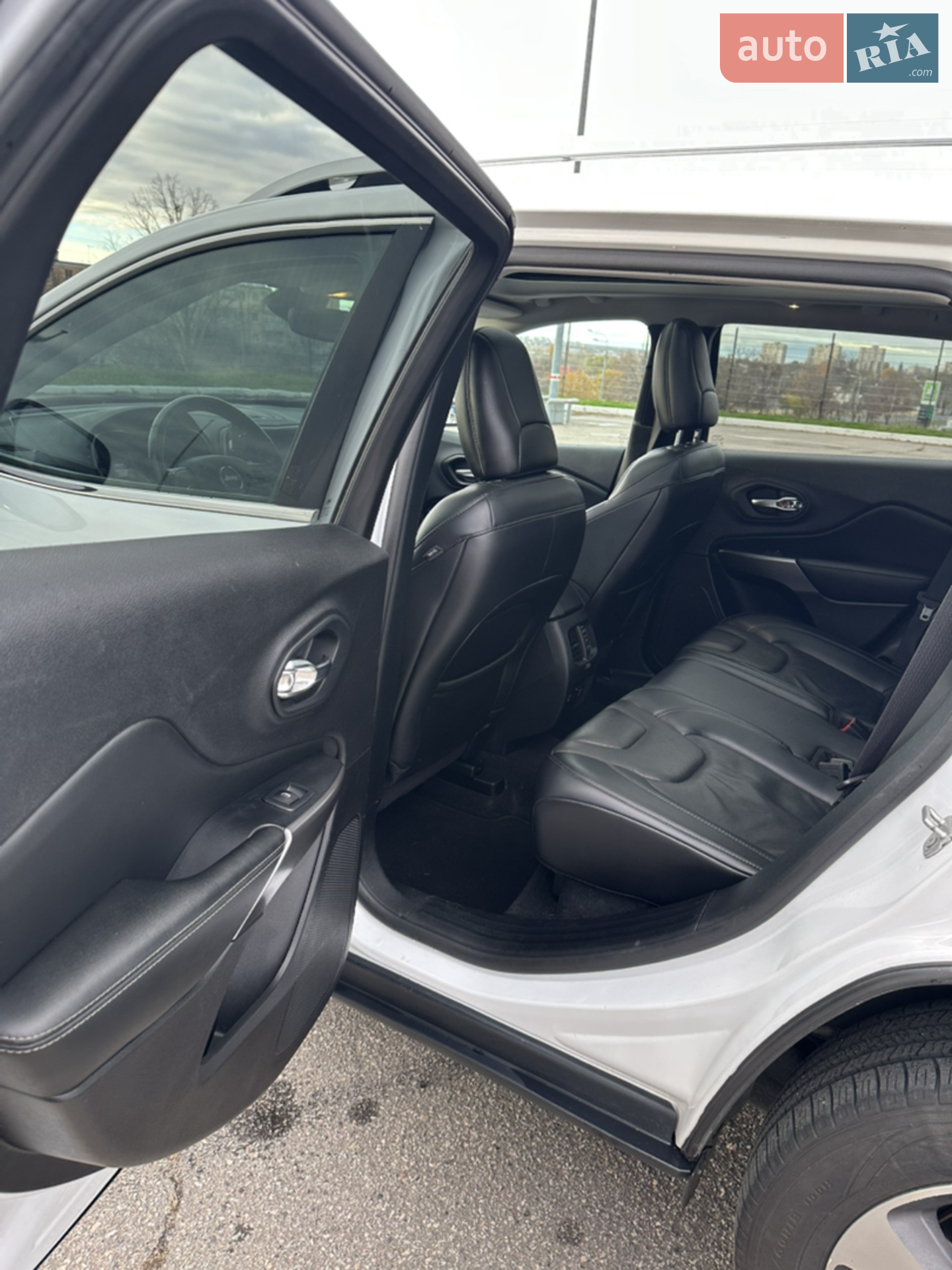 2020 Jeep Cherokee - мініатюра 24