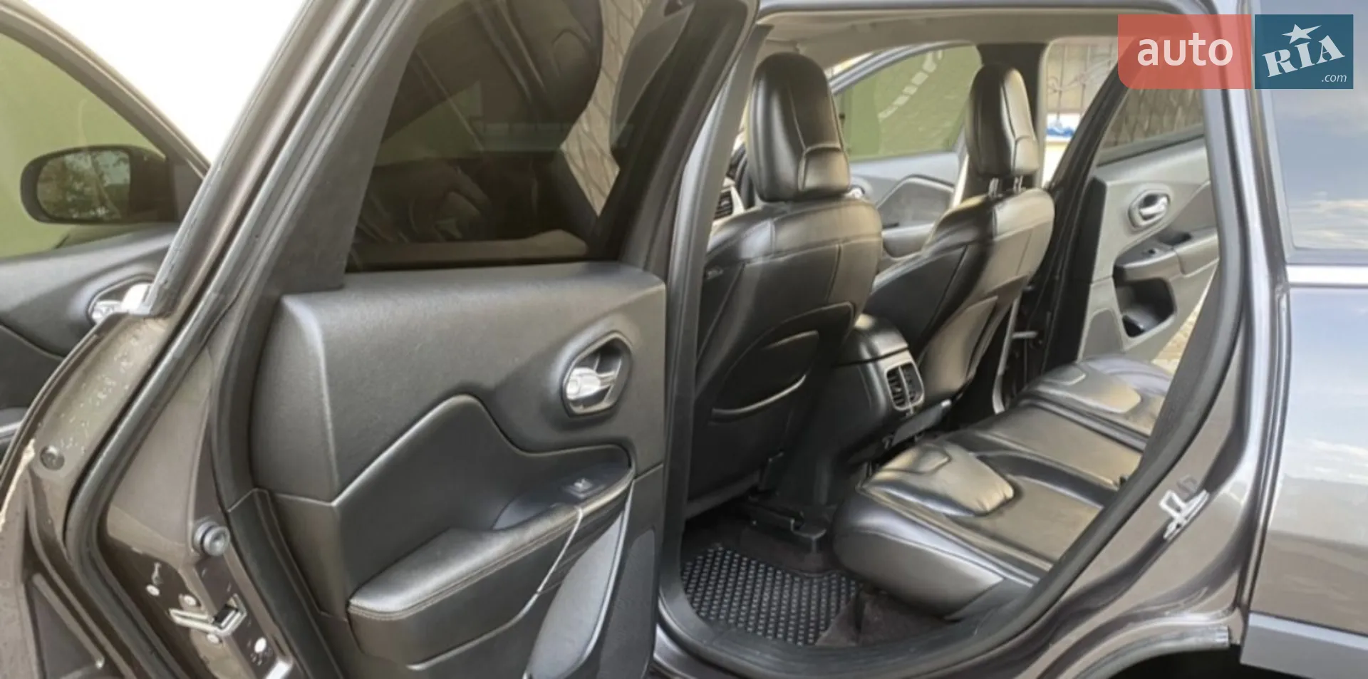 2015 Jeep Cherokee - мініатюра 26
