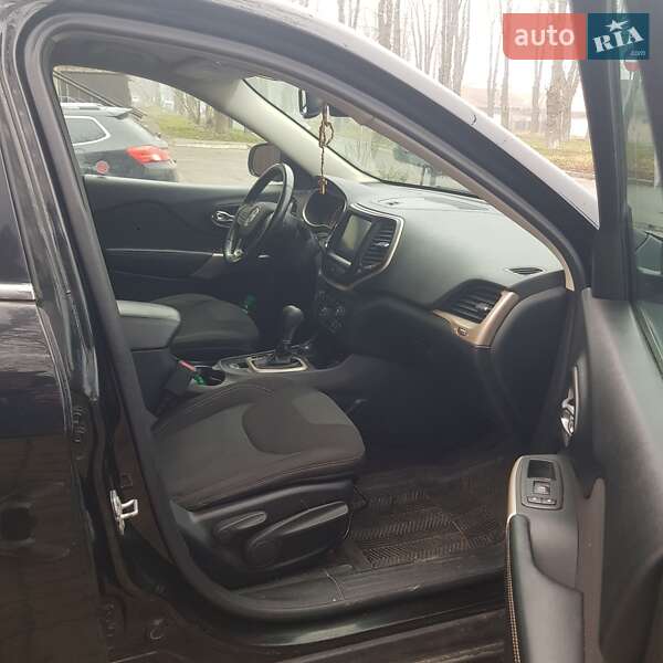 Внедорожник / Кроссовер Jeep Cherokee 2016 в Ровно