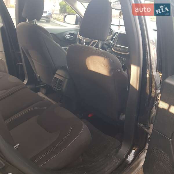 Внедорожник / Кроссовер Jeep Cherokee 2016 в Ровно