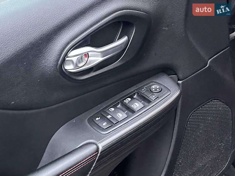 Позашляховик / Кросовер Jeep Cherokee 2015 в Києві