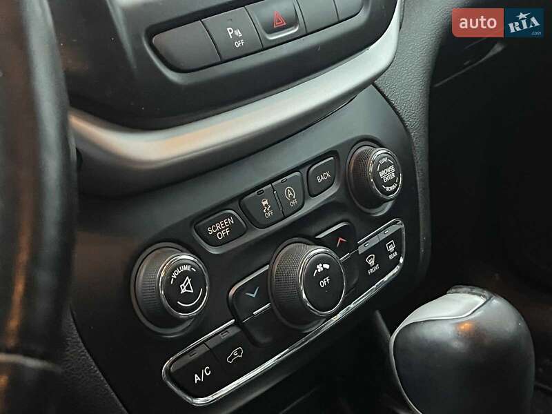 Позашляховик / Кросовер Jeep Cherokee 2015 в Києві