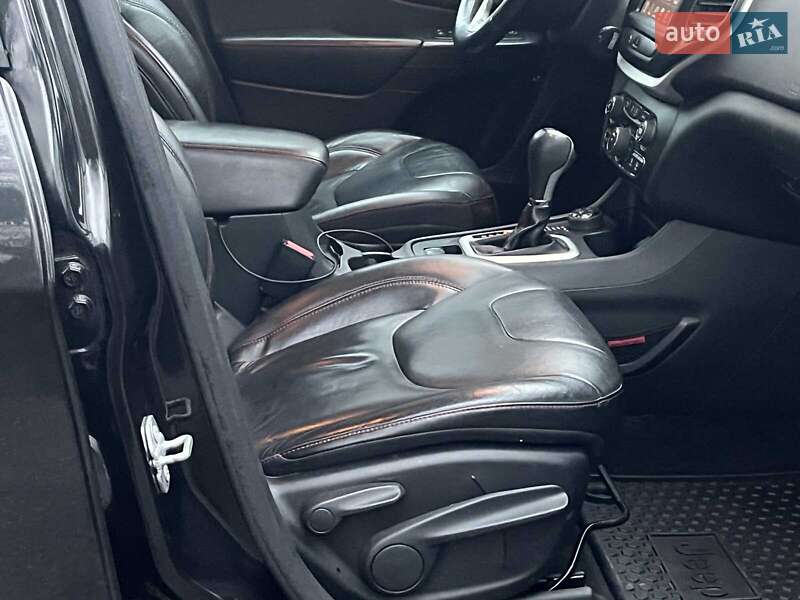 Позашляховик / Кросовер Jeep Cherokee 2015 в Києві