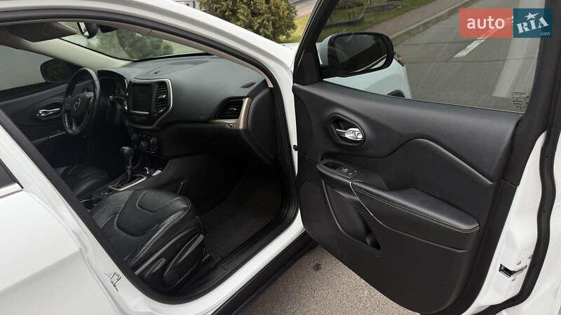 Позашляховик / Кросовер Jeep Cherokee 2015 в Києві