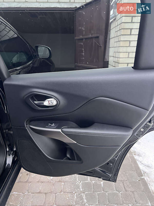 Позашляховик / Кросовер Jeep Cherokee 2018 в Хмільнику