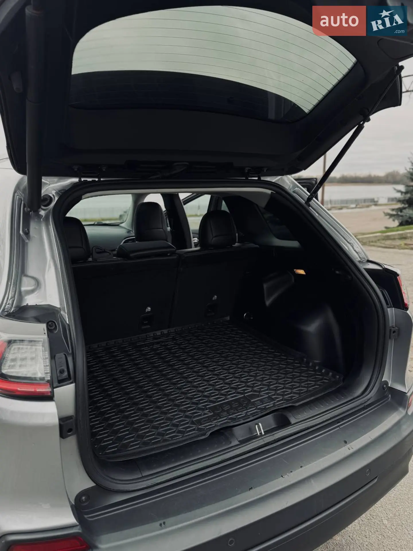 2019 Jeep Cherokee - мініатюра 13