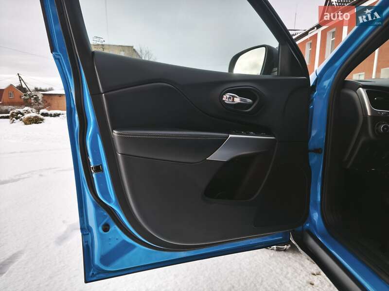 Внедорожник / Кроссовер Jeep Cherokee 2020 в Ромнах