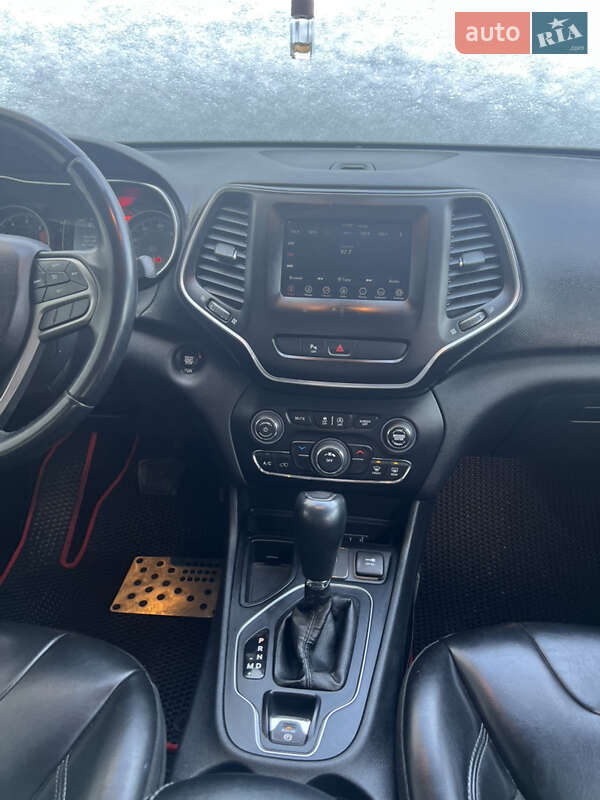 Позашляховик / Кросовер Jeep Cherokee 2018 в Миронівці