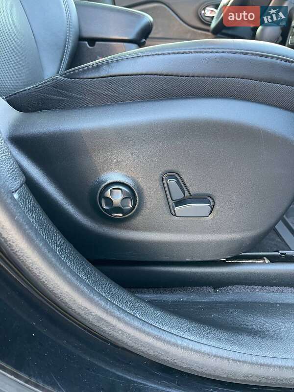 Позашляховик / Кросовер Jeep Cherokee 2018 в Львові