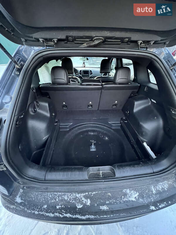 Позашляховик / Кросовер Jeep Cherokee 2019 в Києві фото 12 Позашляховик / Кросовер Jeep Cherokee 2019 в Києві