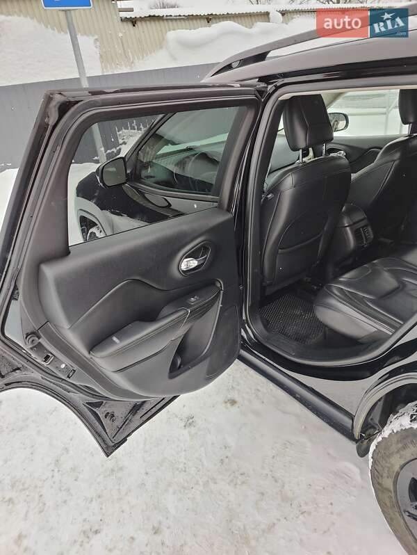 Внедорожник / Кроссовер Jeep Cherokee 2016 в Тернополе