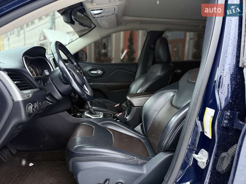 Внедорожник / Кроссовер Jeep Cherokee 2015 в Стрые