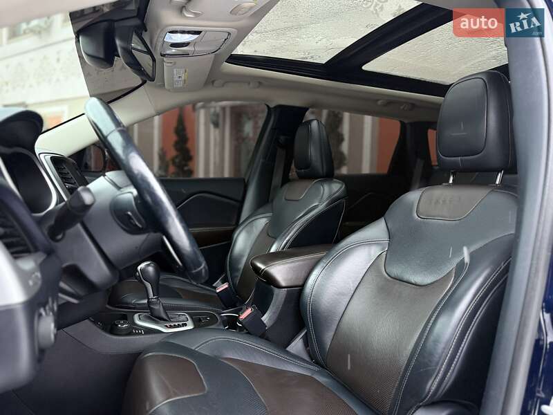 Внедорожник / Кроссовер Jeep Cherokee 2015 в Стрые