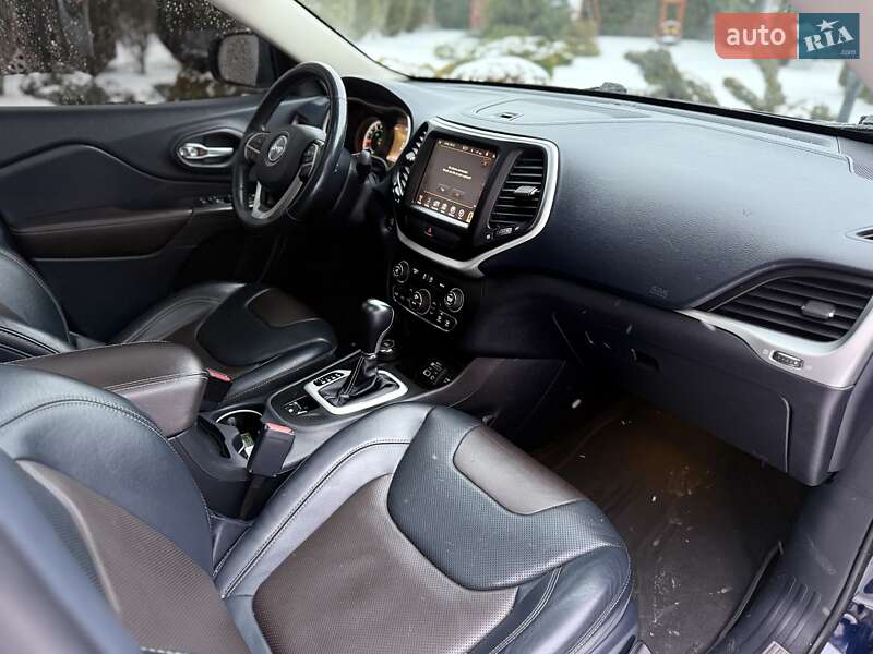 Внедорожник / Кроссовер Jeep Cherokee 2015 в Стрые