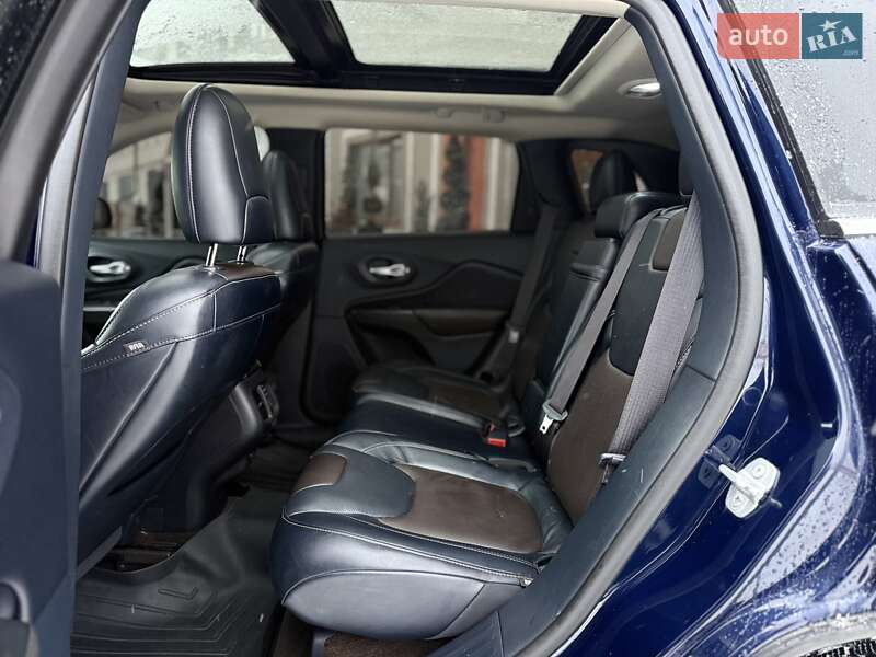 Внедорожник / Кроссовер Jeep Cherokee 2015 в Стрые