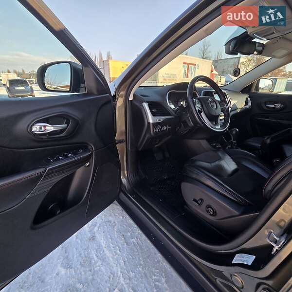 Позашляховик / Кросовер Jeep Cherokee 2014 в Чернігові