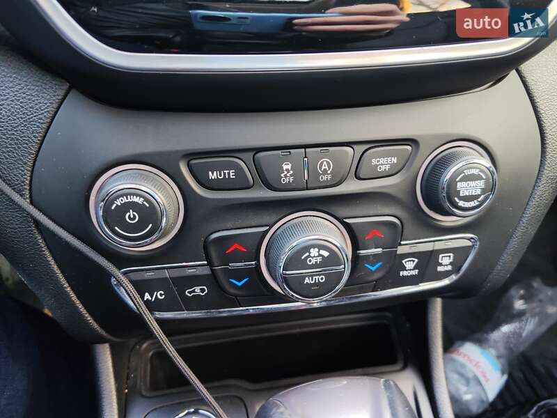 Позашляховик / Кросовер Jeep Cherokee 2022 в Києві