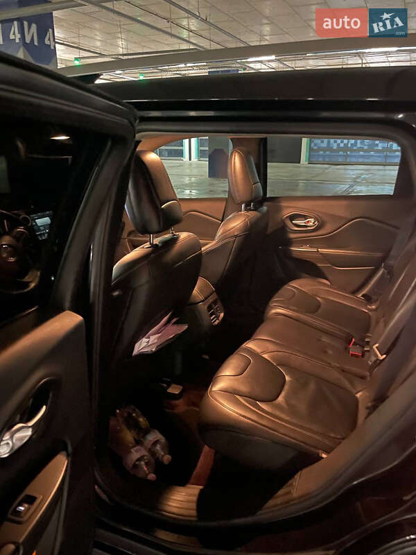 Позашляховик / Кросовер Jeep Cherokee 2015 в Києві