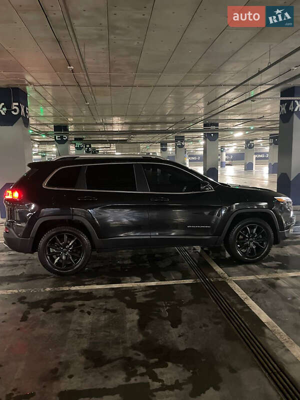 Позашляховик / Кросовер Jeep Cherokee 2015 в Києві