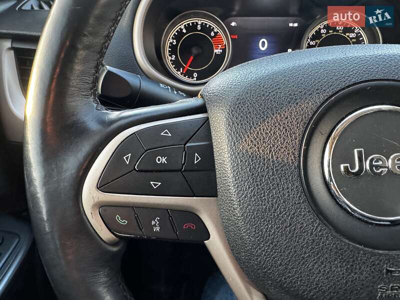 Внедорожник / Кроссовер Jeep Cherokee 2016 в Киеве