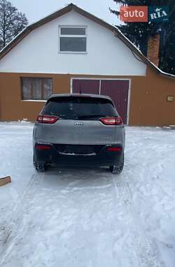 Позашляховик / Кросовер Jeep Cherokee 2015 в Романіву