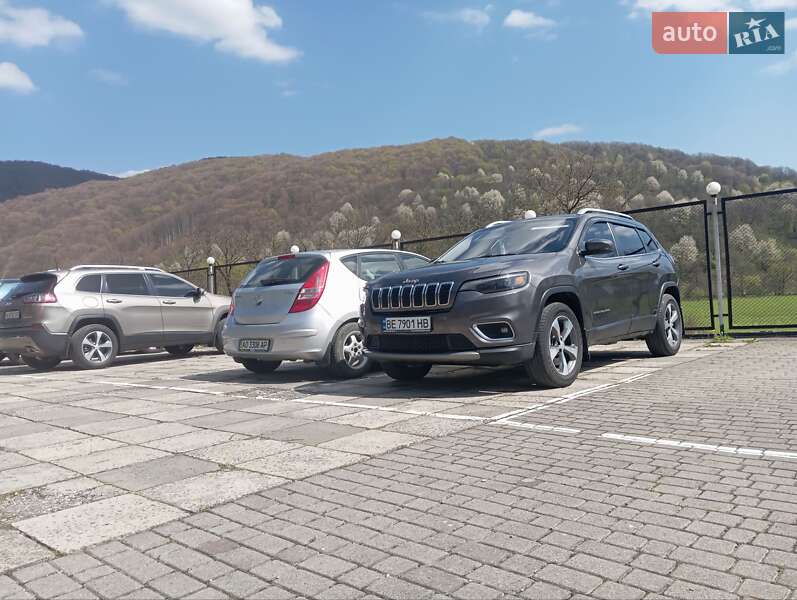 Внедорожник / Кроссовер Jeep Cherokee 2018 в Белгороде-Днестровском