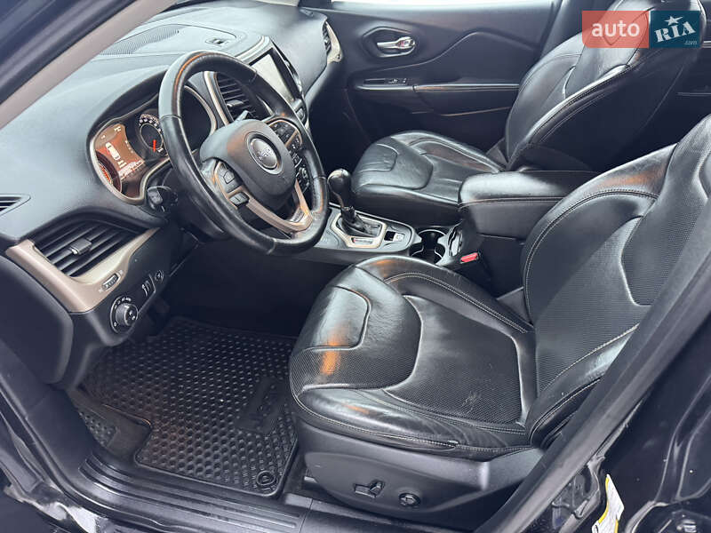 Внедорожник / Кроссовер Jeep Cherokee 2015 в Киеве