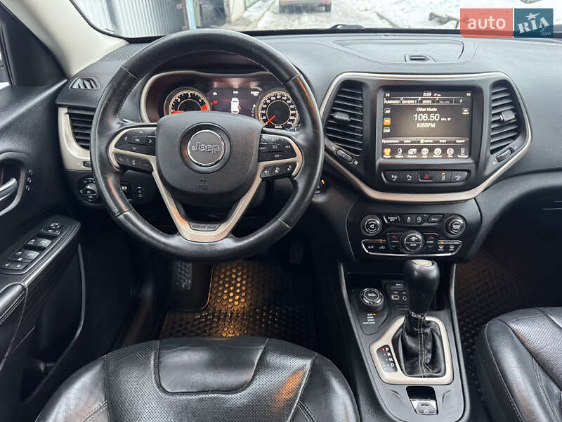 Внедорожник / Кроссовер Jeep Cherokee 2015 в Киеве