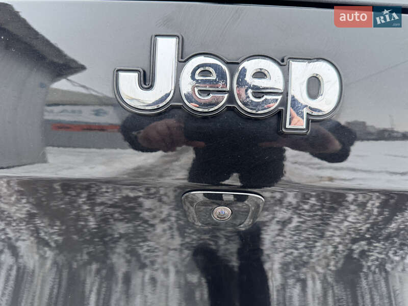 Внедорожник / Кроссовер Jeep Cherokee 2015 в Киеве