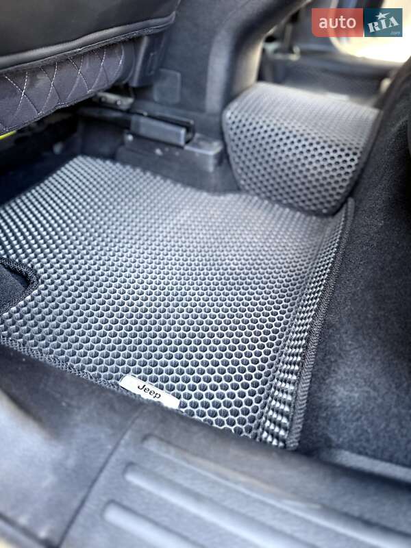 Внедорожник / Кроссовер Jeep Cherokee 2019 в Житомире