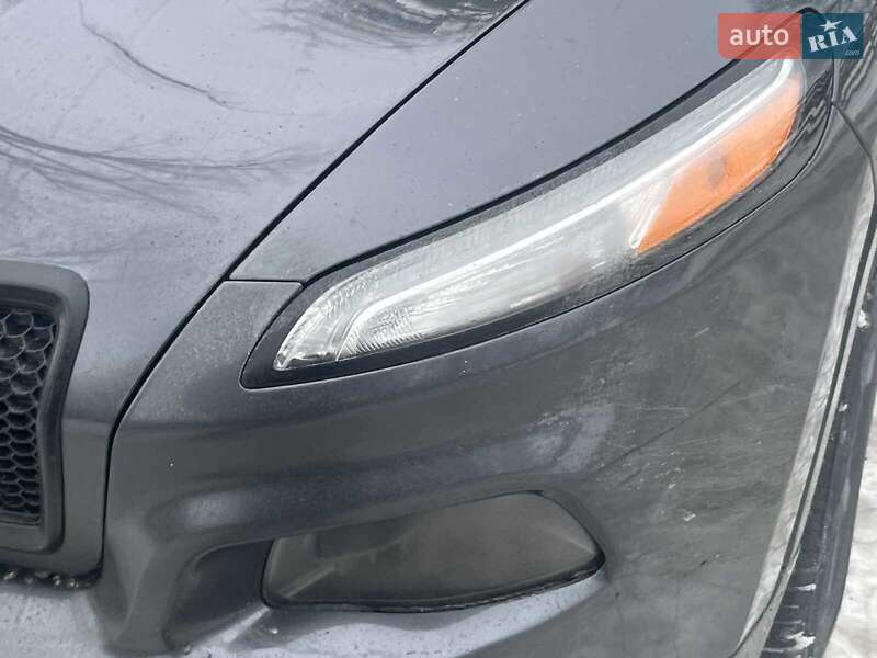 Внедорожник / Кроссовер Jeep Cherokee 2015 в Киеве