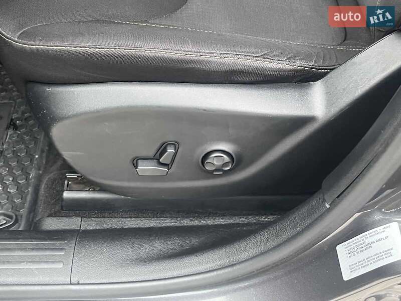 Внедорожник / Кроссовер Jeep Cherokee 2015 в Киеве