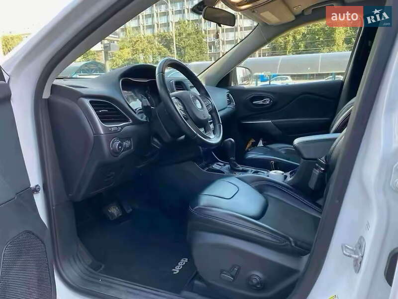 Внедорожник / Кроссовер Jeep Cherokee 2018 в Киеве