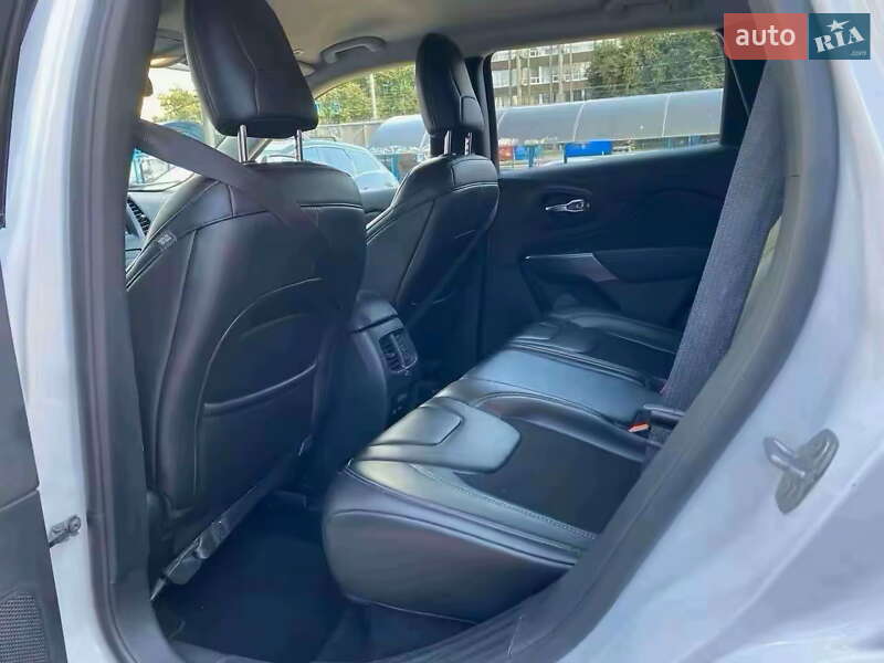 Внедорожник / Кроссовер Jeep Cherokee 2018 в Киеве