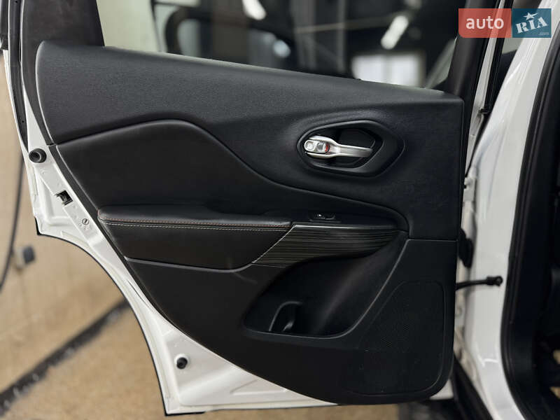 Внедорожник / Кроссовер Jeep Cherokee 2016 в Сумах фото 12 Внедорожник / Кроссовер Jeep Cherokee 2016 в Сумах