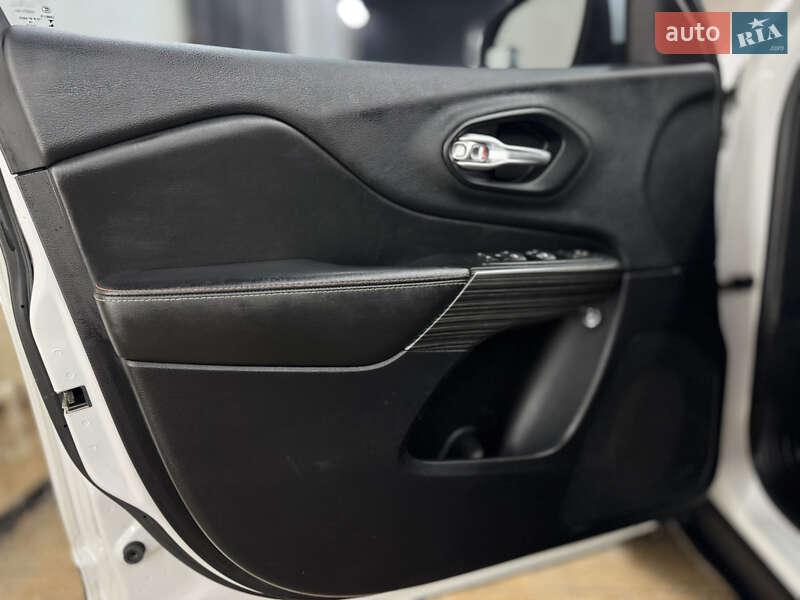 Внедорожник / Кроссовер Jeep Cherokee 2016 в Сумах фото 10 Внедорожник / Кроссовер Jeep Cherokee 2016 в Сумах