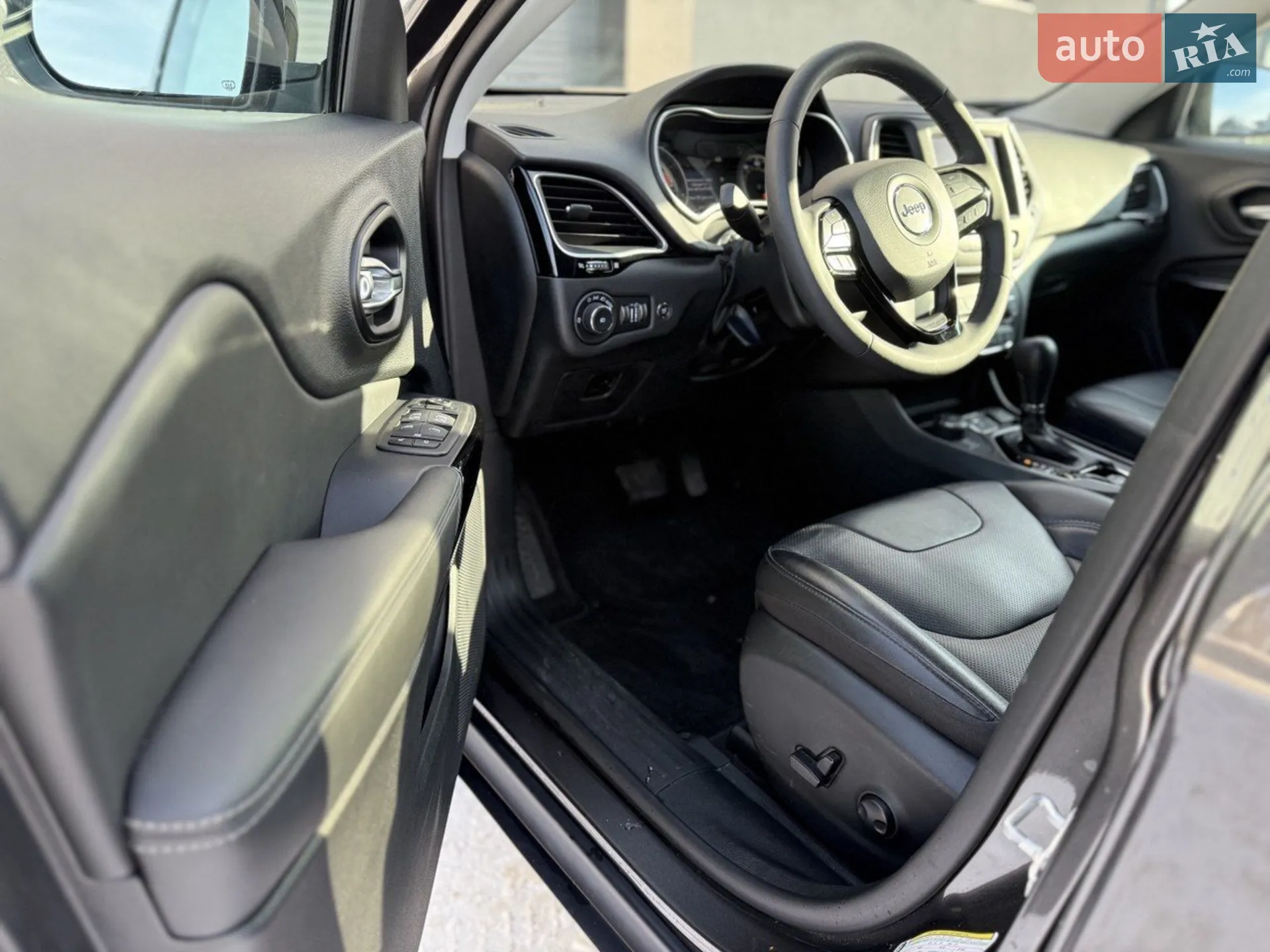 2022 Jeep Cherokee - мініатюра 30