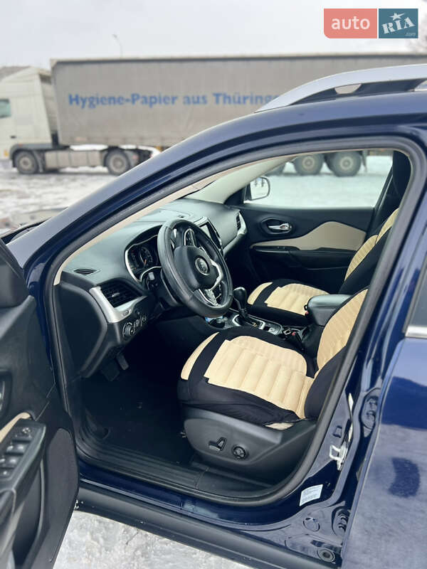 Внедорожник / Кроссовер Jeep Cherokee 2015 в Черкассах