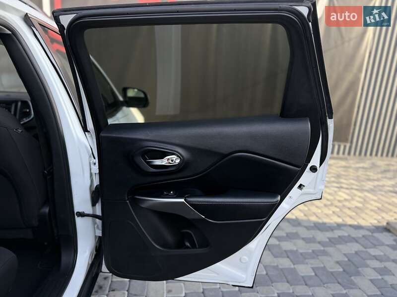 Внедорожник / Кроссовер Jeep Cherokee 2019 в Львове фото 45 Внедорожник / Кроссовер Jeep Cherokee 2019 в Львове