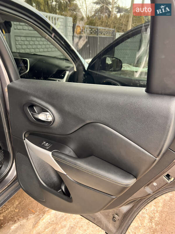 Внедорожник / Кроссовер Jeep Cherokee 2017 в Мостиске фото 11 Внедорожник / Кроссовер Jeep Cherokee 2017 в Мостиске