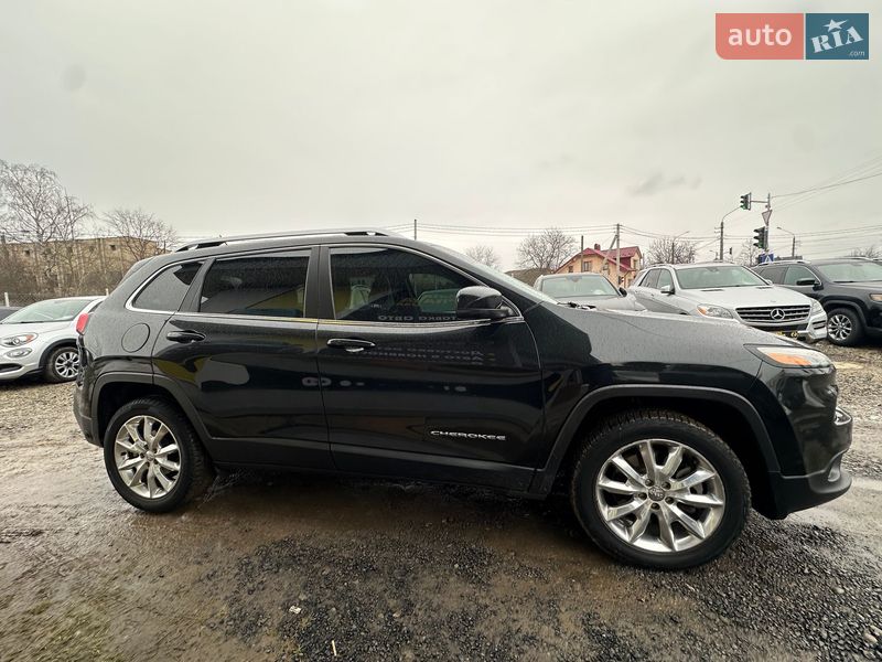 Внедорожник / Кроссовер Jeep Cherokee 2015 в Ивано-Франковске