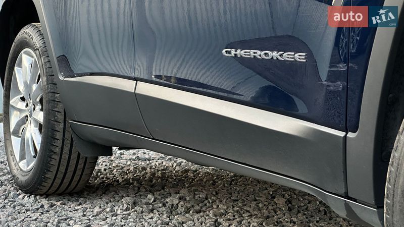 Внедорожник / Кроссовер Jeep Cherokee 2015 в Самборе